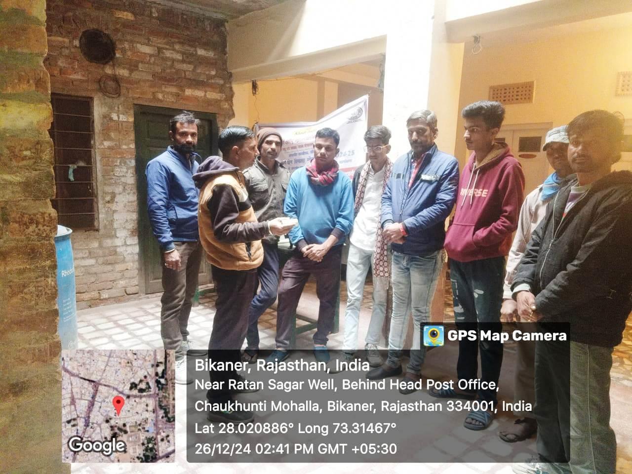 प्रशिक्षुओं द्वारा पाइप थ्रेडिंग एवं वॉल चेज़िंग उपकरण संचालन