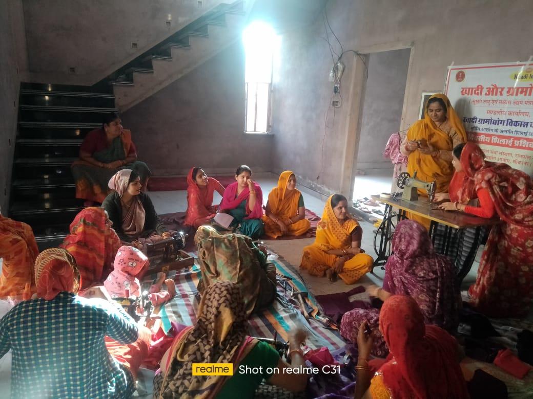 मास्टर प्रशिक्षक द्वारा गुणवत्ता फिनिशिंग व तकनीकी मार्गदर्शन