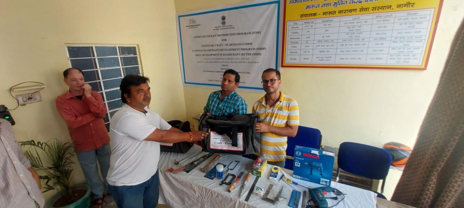 Improved Toolkit Distribution Program (ITDP) - Furniture Craft / 50 Artisans - Photo 04