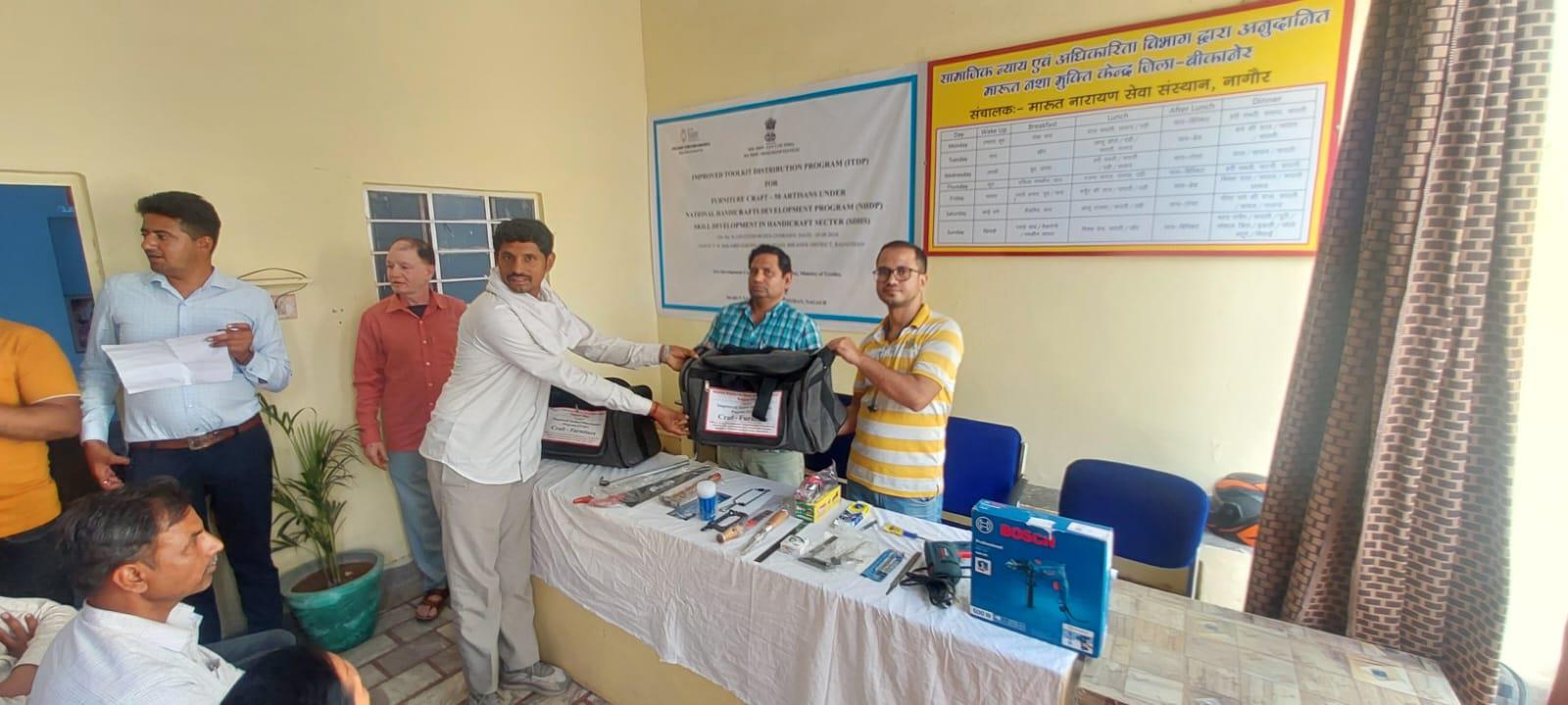 Improved Toolkit Distribution Program (ITDP) - Furniture Craft / 50 Artisans - Photo 08