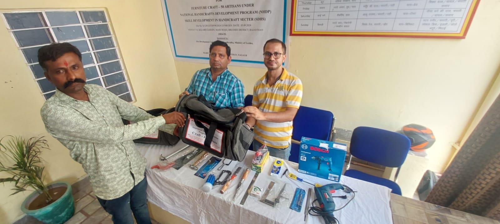 Improved Toolkit Distribution Program (ITDP) - Furniture Craft / 50 Artisans - Photo 11