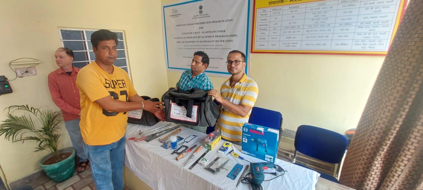 Improved Toolkit Distribution Program (ITDP) - Furniture Craft / 50 Artisans - Photo 12