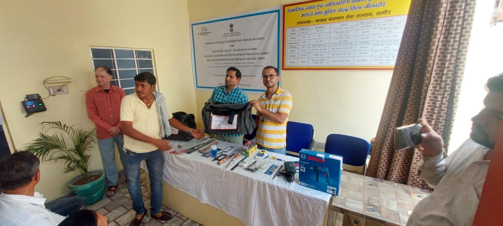 Improved Toolkit Distribution Program (ITDP) - Furniture Craft / 50 Artisans - Photo 14