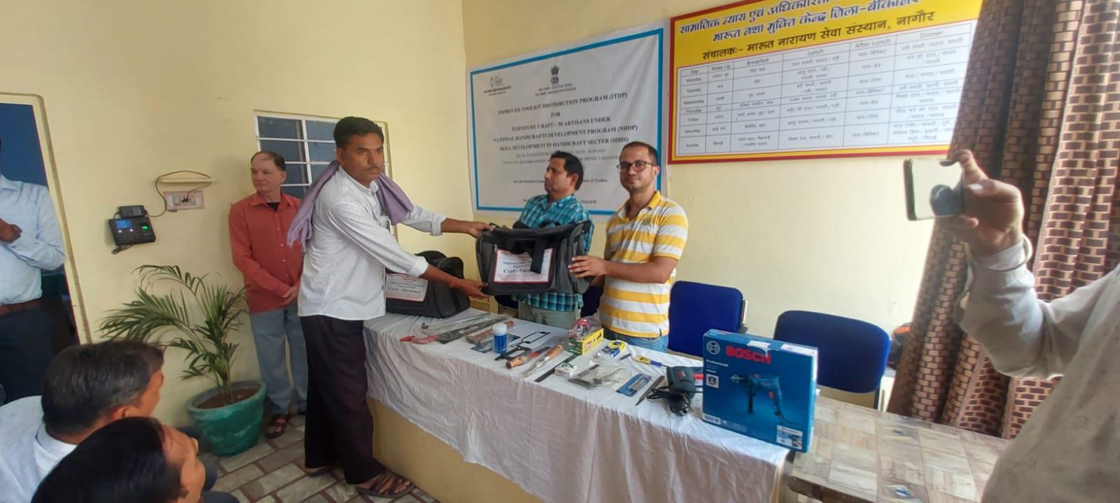 Improved Toolkit Distribution Program (ITDP) - Furniture Craft / 50 Artisans - Photo 15