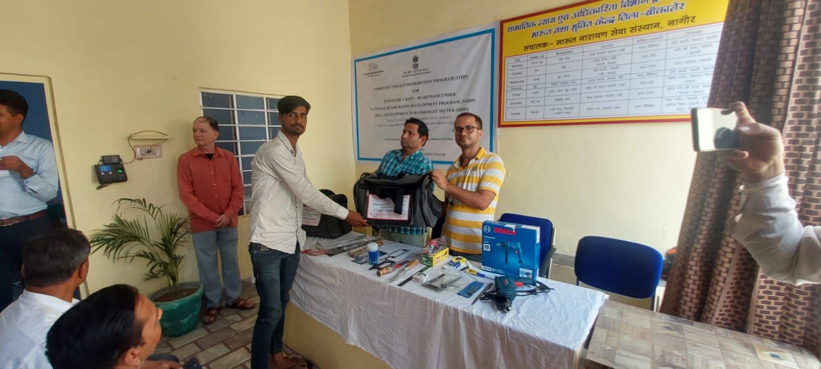 Improved Toolkit Distribution Program (ITDP) - Furniture Craft / 50 Artisans - Photo 17