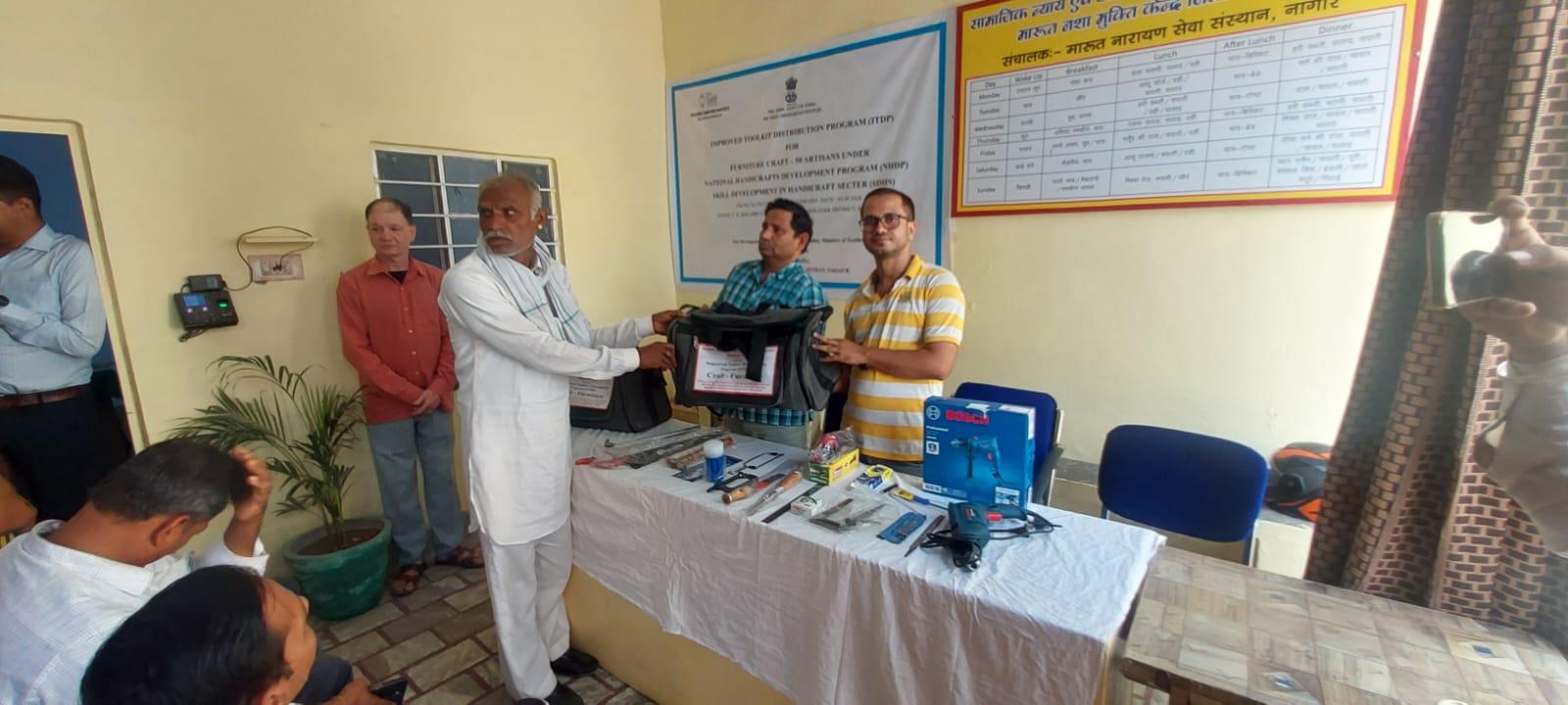 Improved Toolkit Distribution Program (ITDP) - Furniture Craft / 50 Artisans - Photo 18