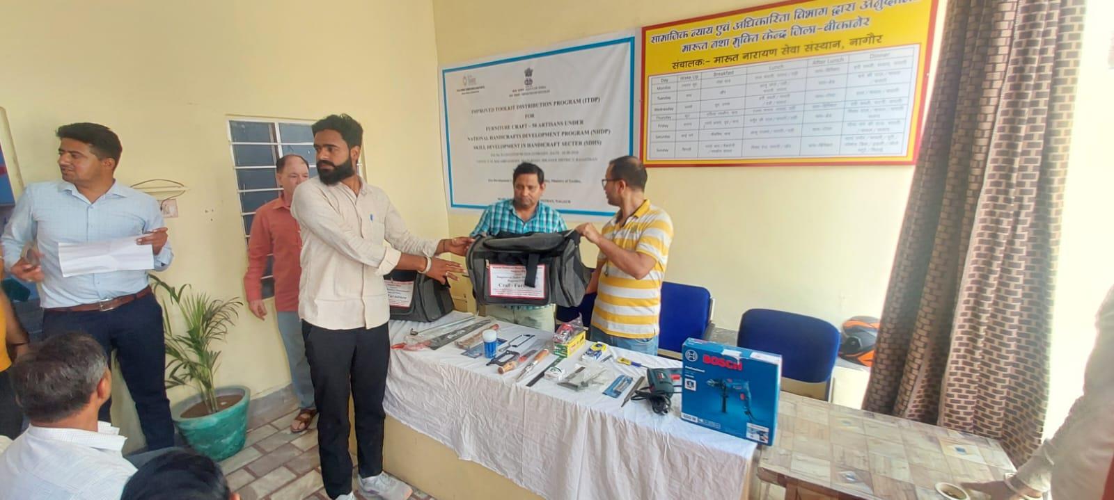 Improved Toolkit Distribution Program (ITDP) - Furniture Craft / 50 Artisans - Photo 40