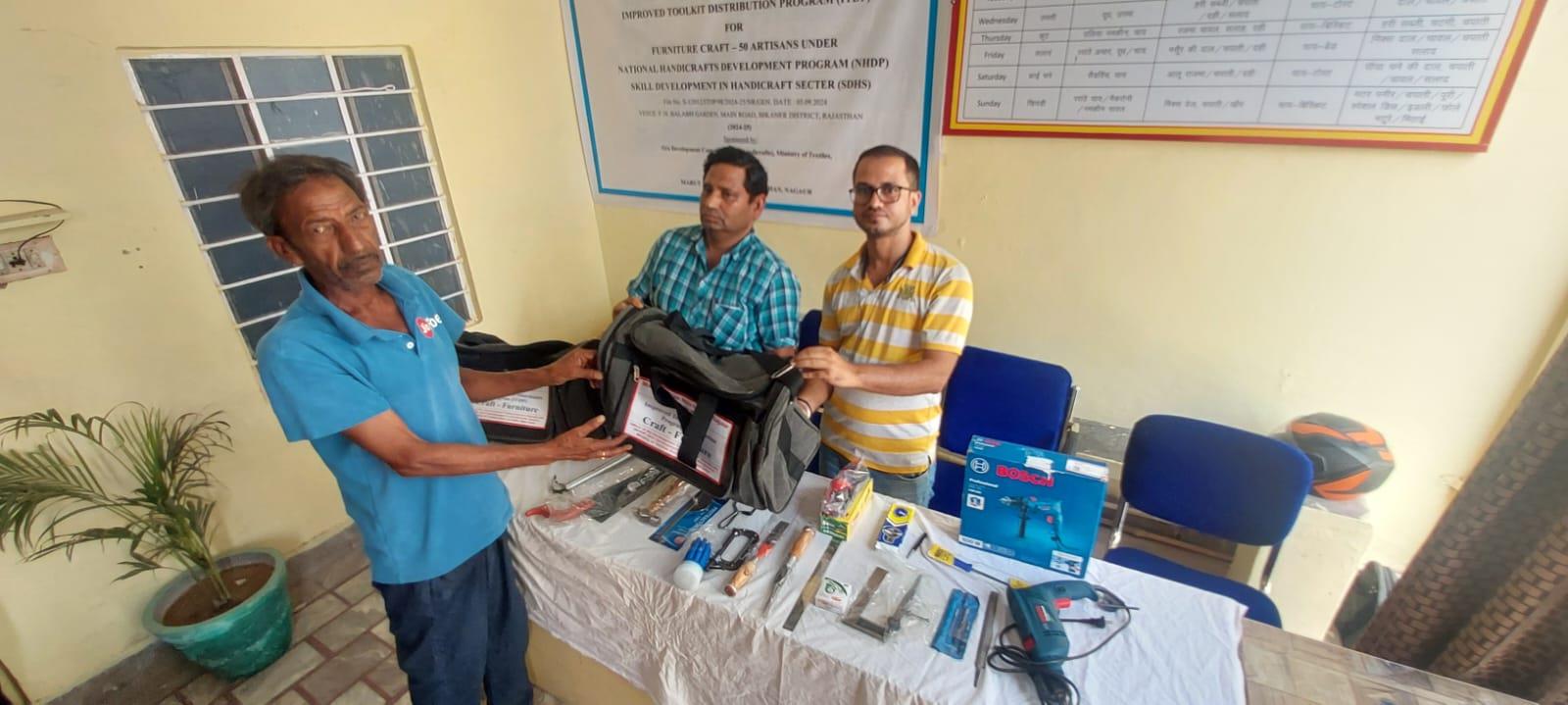 Improved Toolkit Distribution Program (ITDP) - Furniture Craft / 50 Artisans - Photo 43