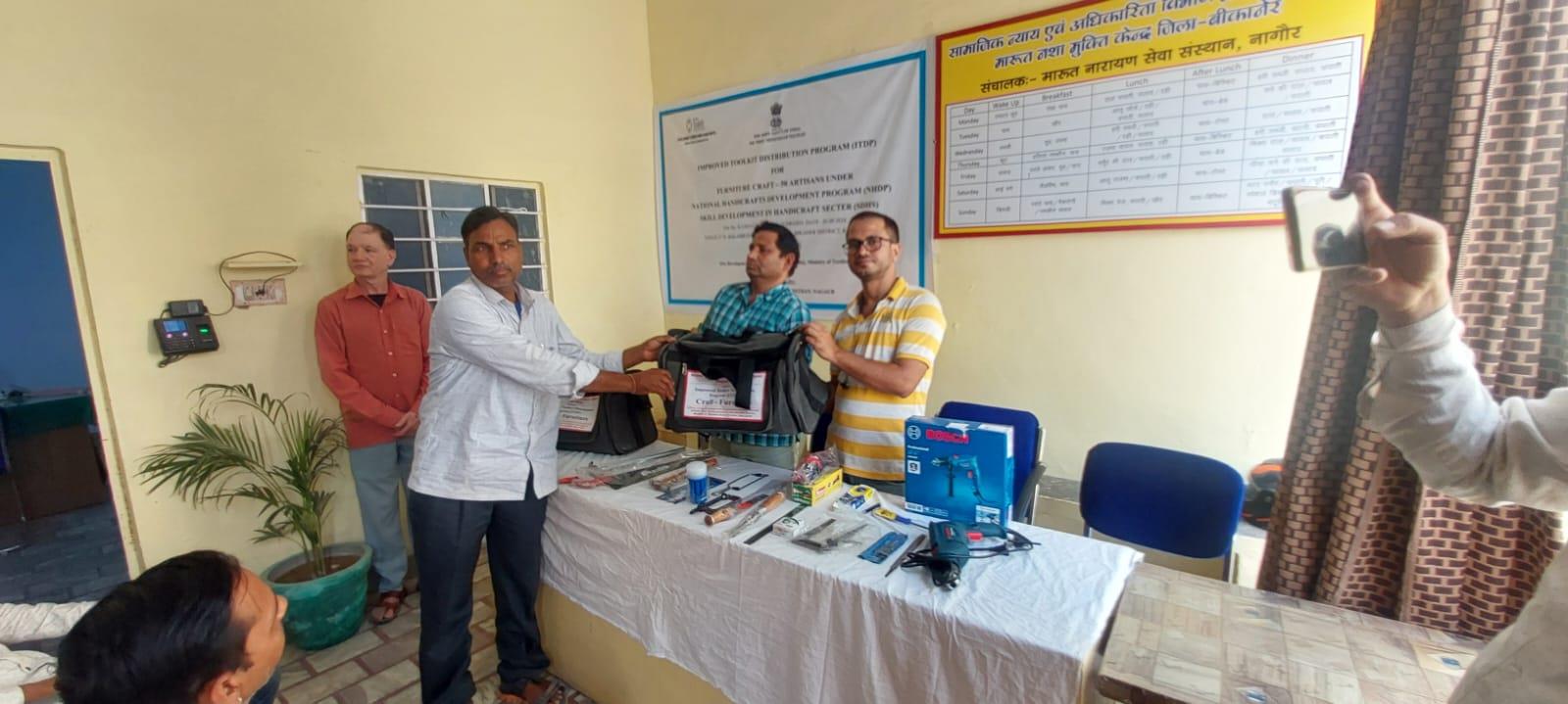 Improved Toolkit Distribution Program (ITDP) - Furniture Craft / 50 Artisans - Photo 45
